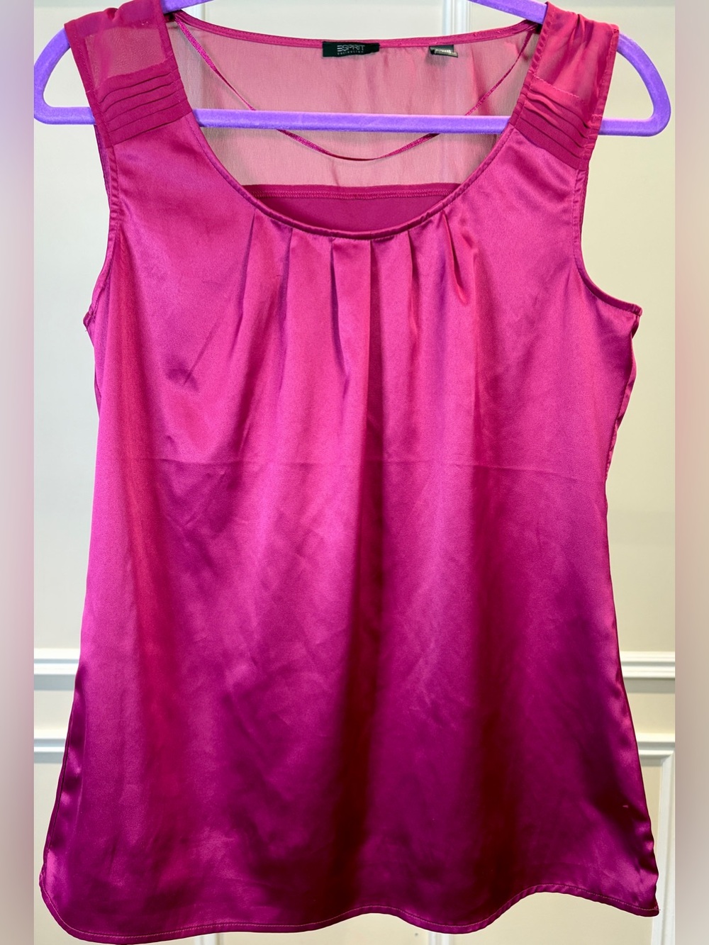 Esprit Satin Sleeveless blouse in Fuchsia